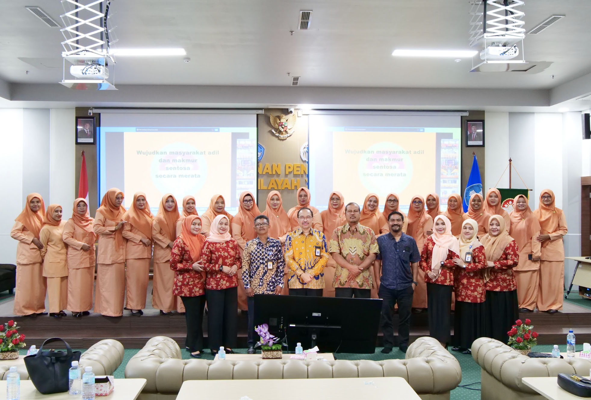 Resmi Dilantik, 26 Anggota DWP LLDikti XIII Siap Tingkatkan Peran di Bidang Pendidikan, Ekonomi, dan Sosial Budaya