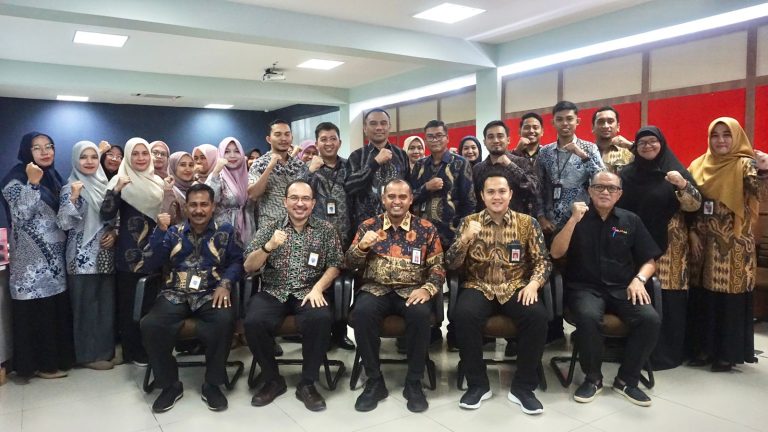 Foto bersama tim RB ZI LLDikti Wilayah XIII dengan Tim RB ZI PUSLATBANG KHAN LAN RI pada kegiatan audiensi (15 Agustus 2024)