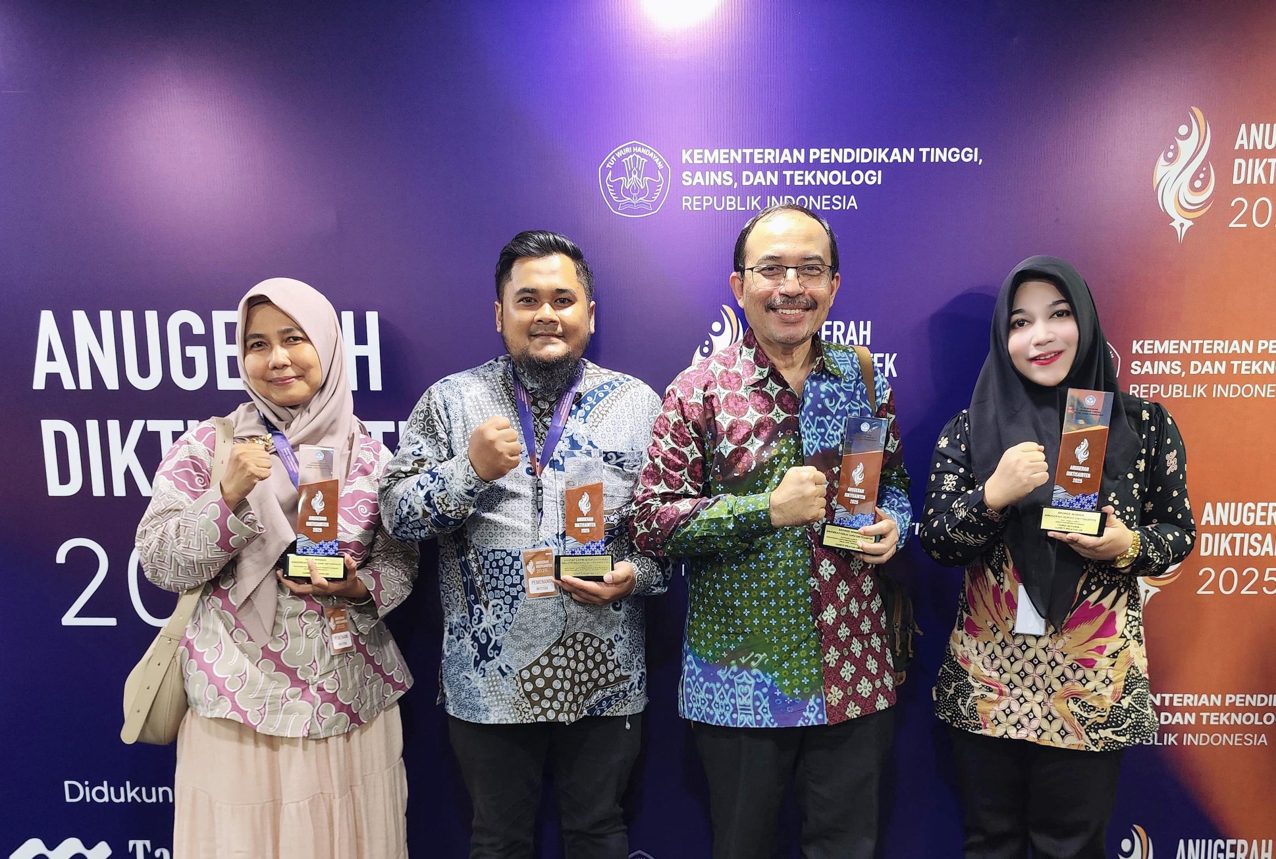 LLDikti Wilayah XIII Raih Lima Penghargaan Bergengsi pada Anugerah Diktisaintek 2025
